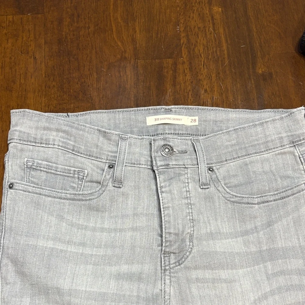 Levi's Women's Light Gray Skinny Jeans - Picture 3 of 5